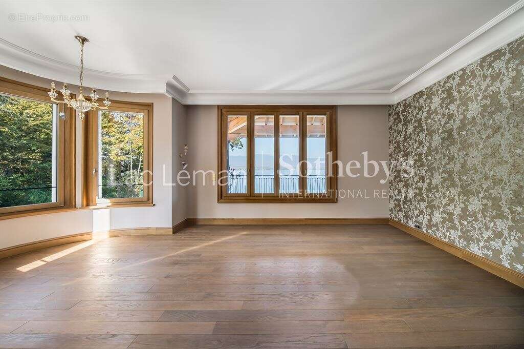 Maison à CHENS-SUR-LEMAN