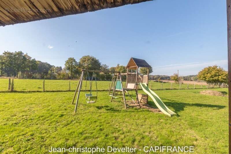 Maison à SAINT-GEORGES-BUTTAVENT