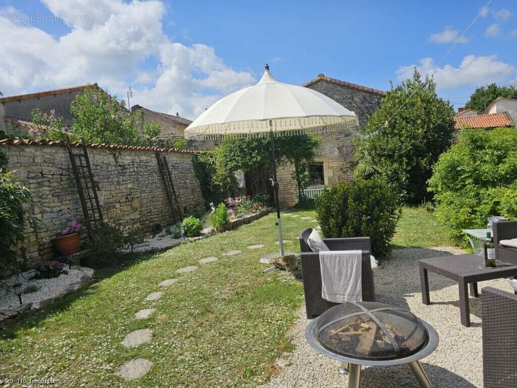 Maison à VILLEFAGNAN