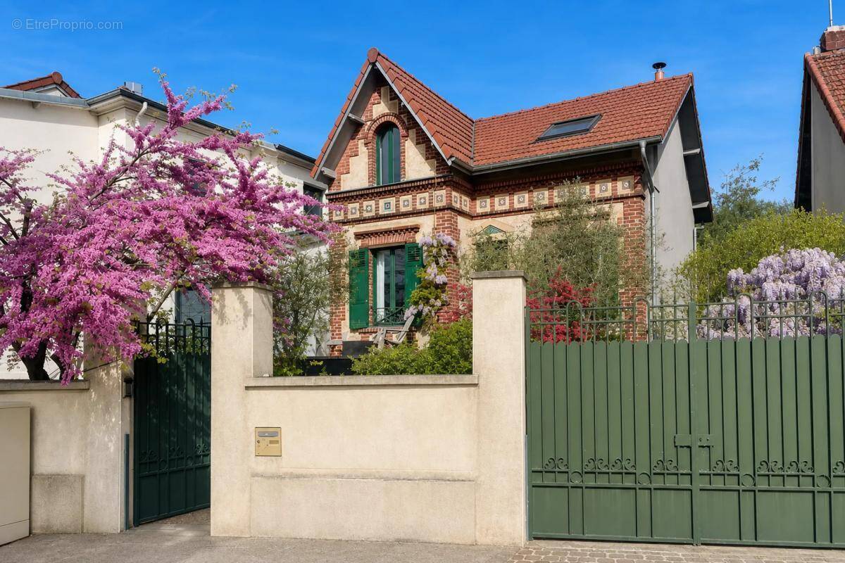 Maison à LE PERREUX-SUR-MARNE