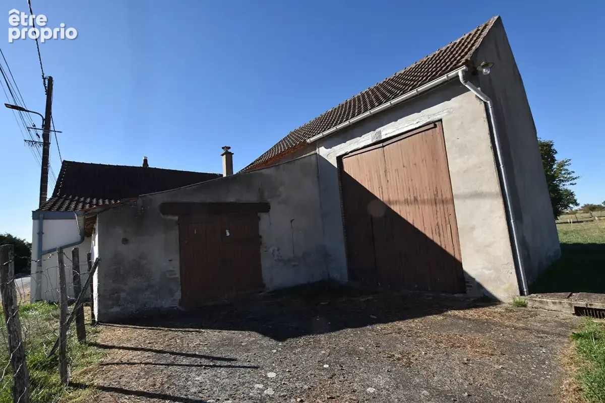 Corps de ferme avec grand terrain et dépendances - photo 12