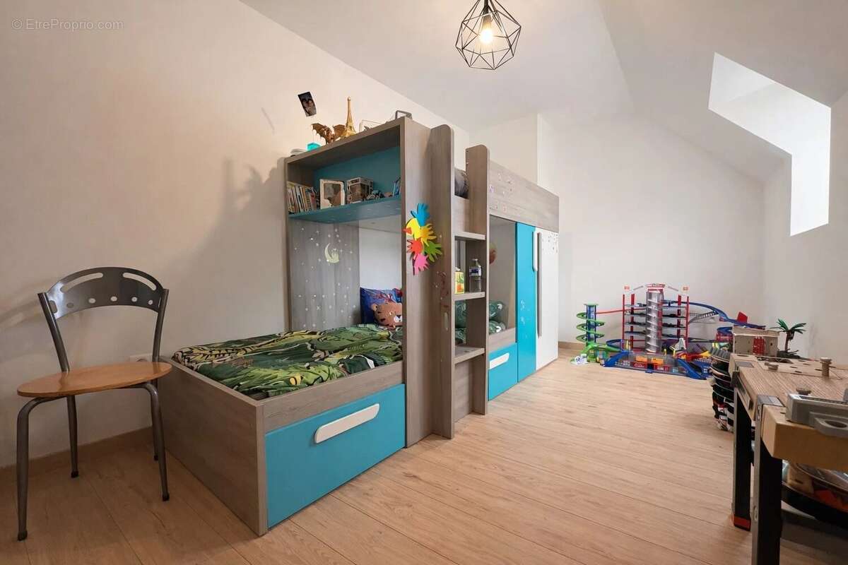 Maison à CRECY-LA-CHAPELLE