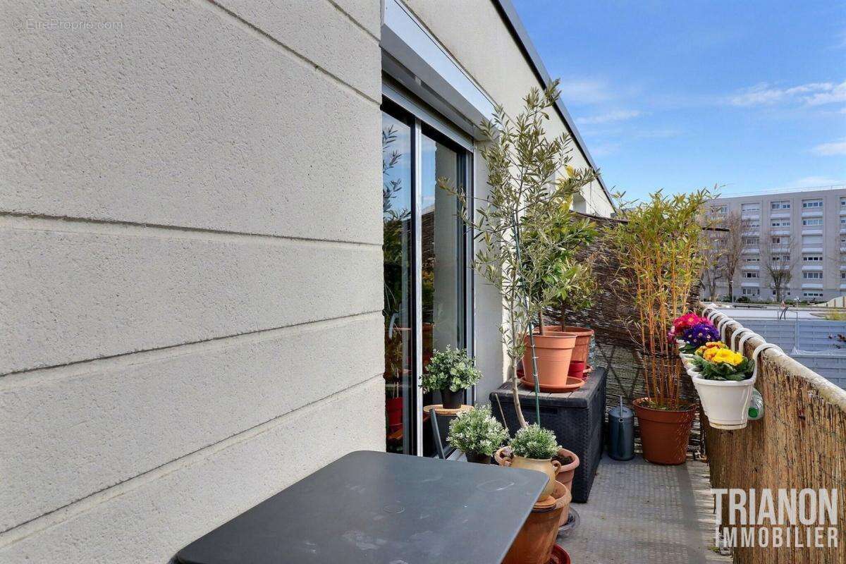 Appartement à LES CLAYES-SOUS-BOIS