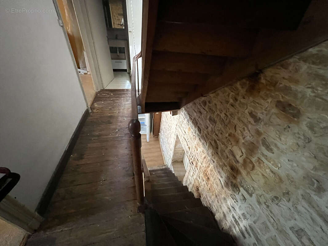 Maison 83 m² à Saint-Sauvant  - photo 4