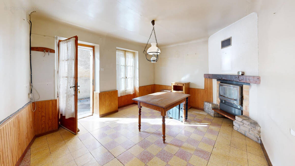 Maison à SAINT-ETIENNE-LES-ORGUES