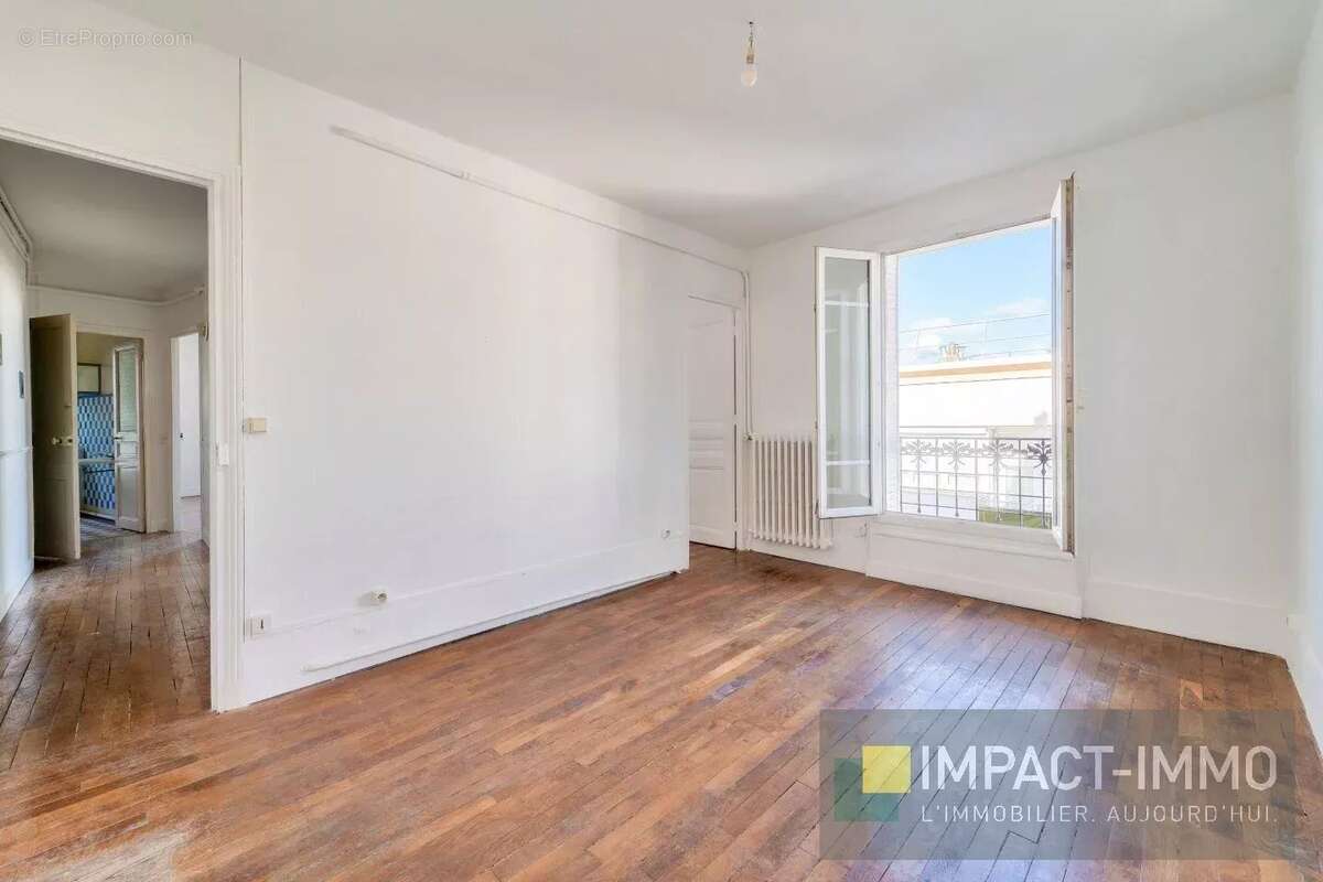 Appartement à COURBEVOIE