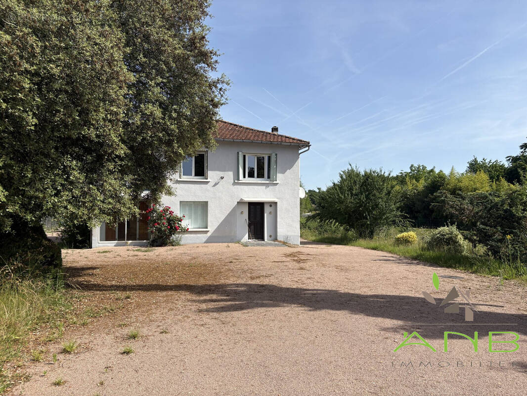 Maison à PIEGUT-PLUVIERS