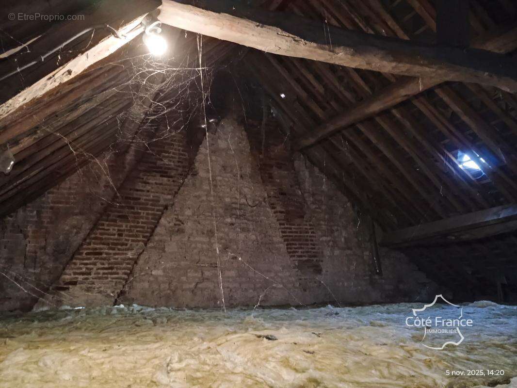 Maison à MONTIGNY-LE-FRANC