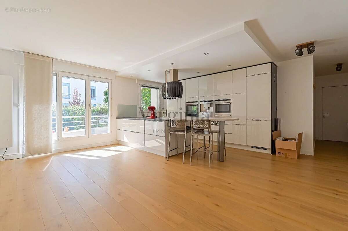Appartement à CHARENTON-LE-PONT