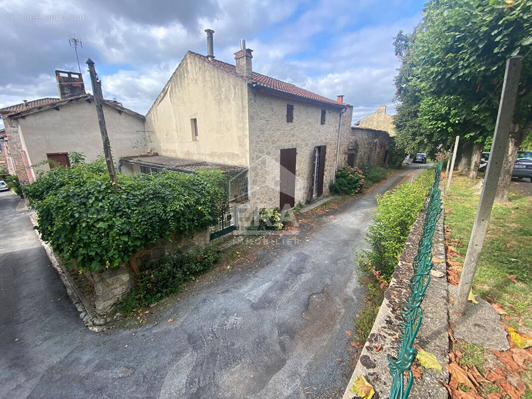 Maison à PORT-SAINTE-MARIE