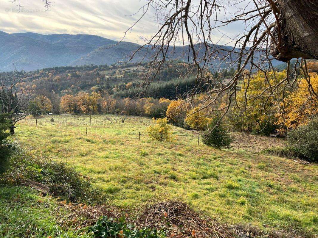 Terrain à SAINT-JULIEN