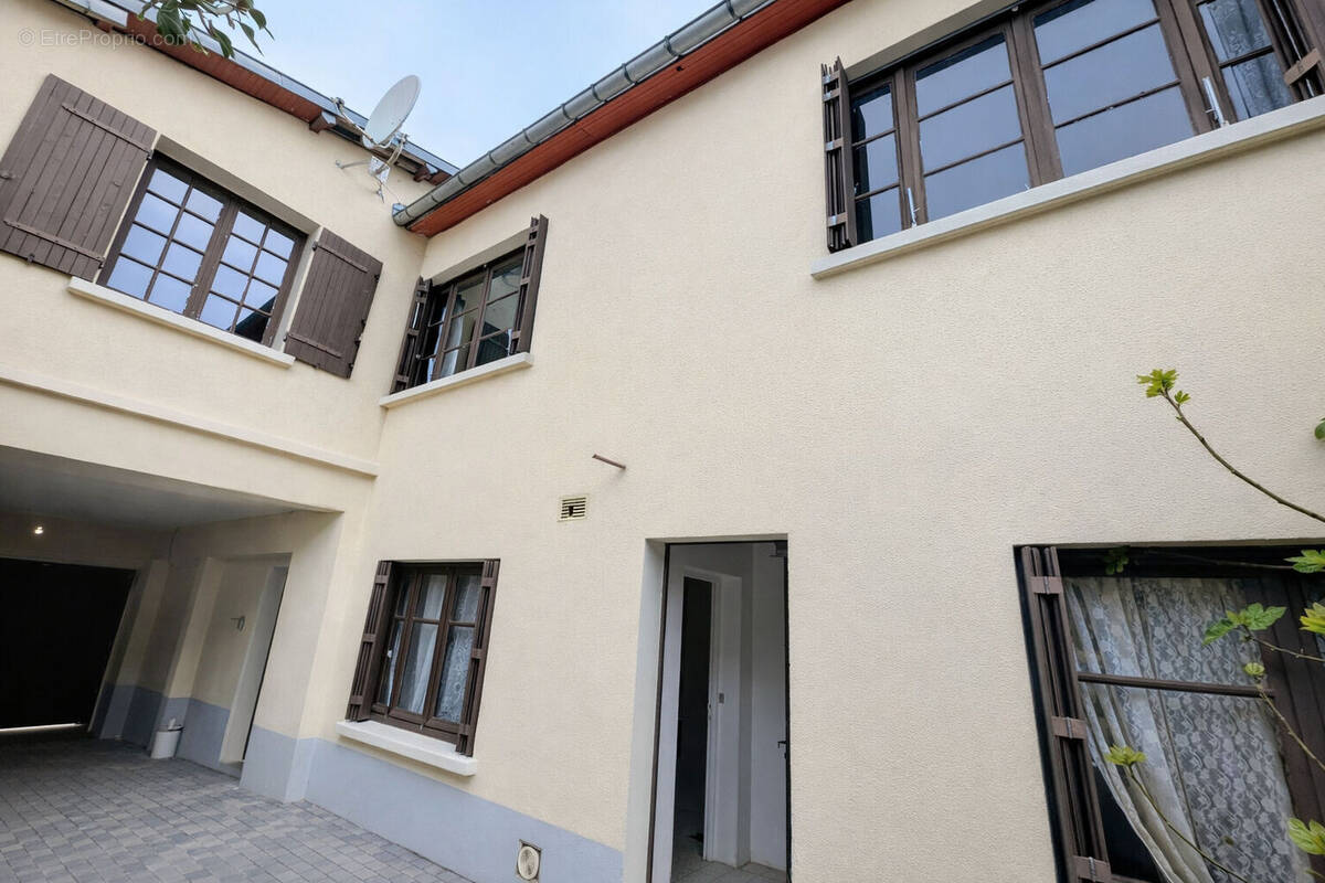 Maison à MERU