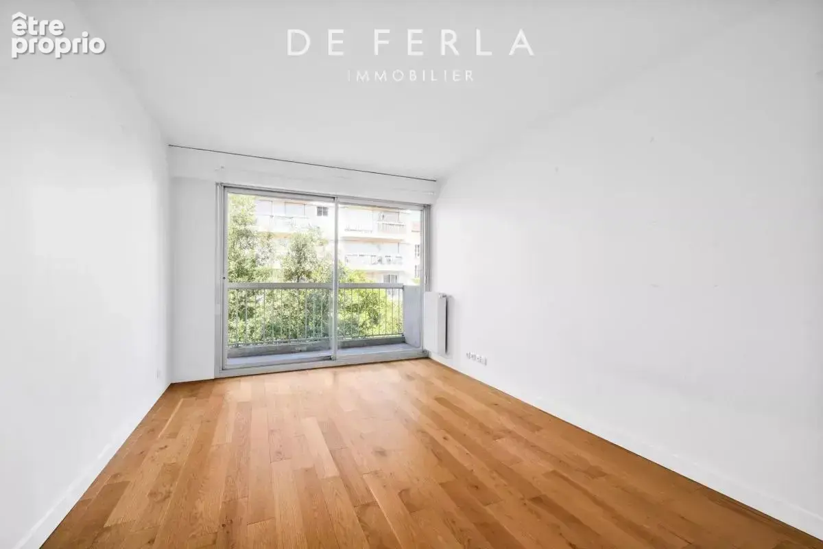 Paris XVᵉ – Appartement familial traversant avec doubles balcons et parking - photo 8
