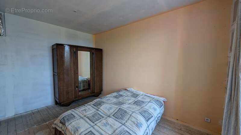 Maison à PACY-SUR-ARMANCON