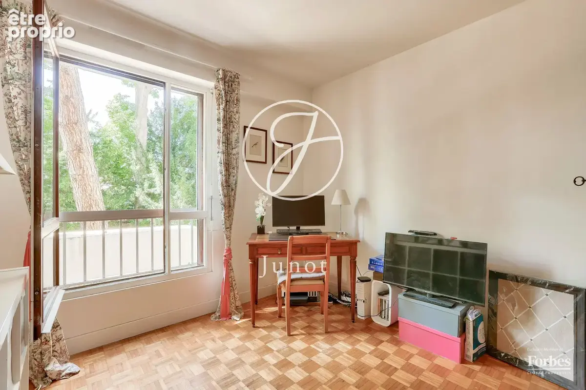 Versailles - PLACE LABOULAYE -  Appartement - 5 chambres -120 m². - photo 9