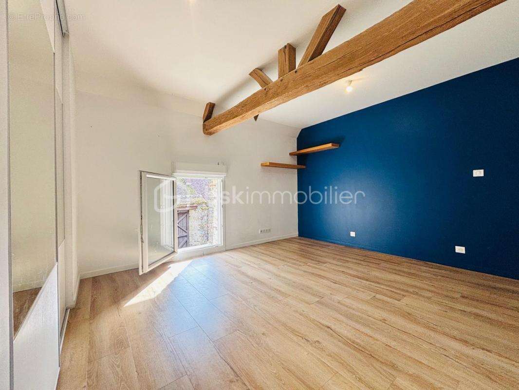 Maison à VILLENEUVE-SUR-YONNE