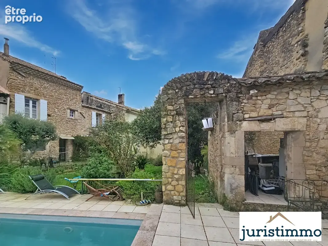 Propriété de charme au pied du château de Mondragon composée de deux habitations et dépendances. - photo 16