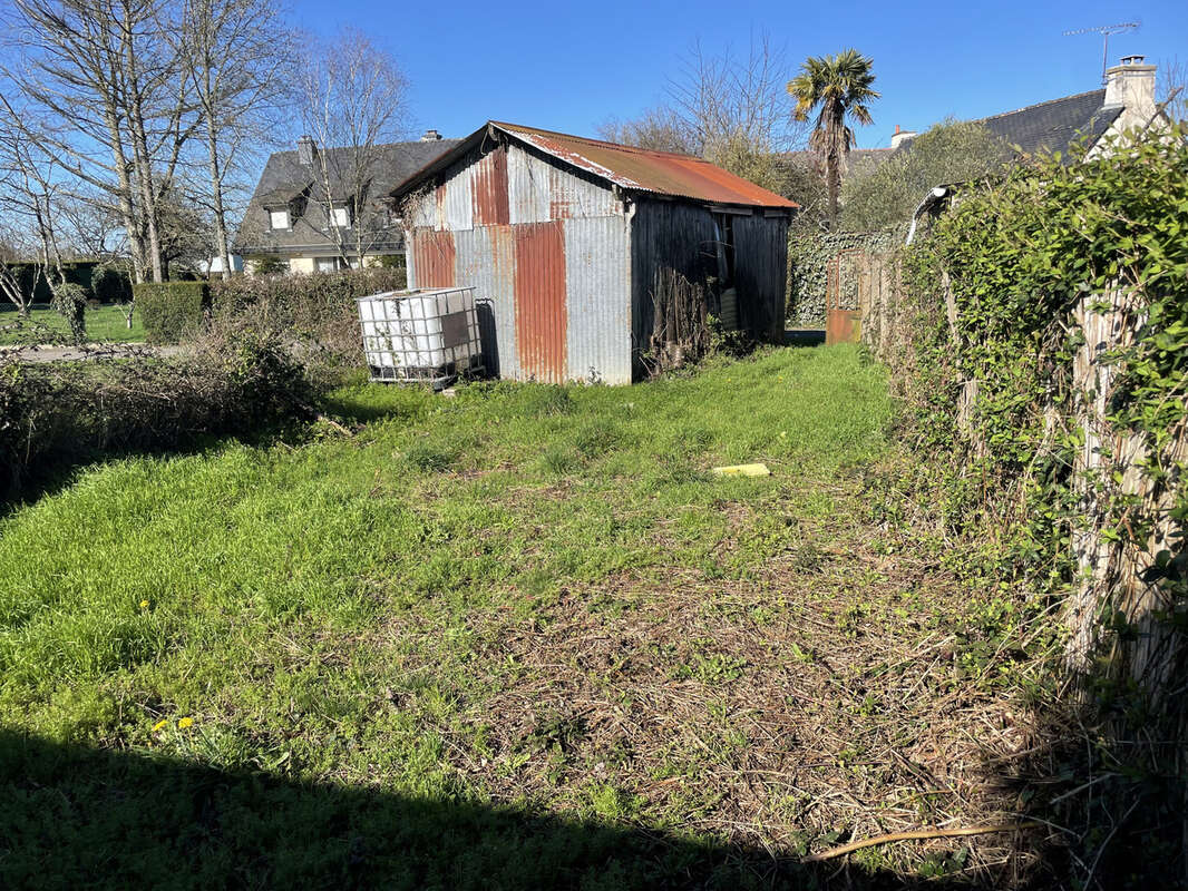 Terrain à CORPS-NUDS