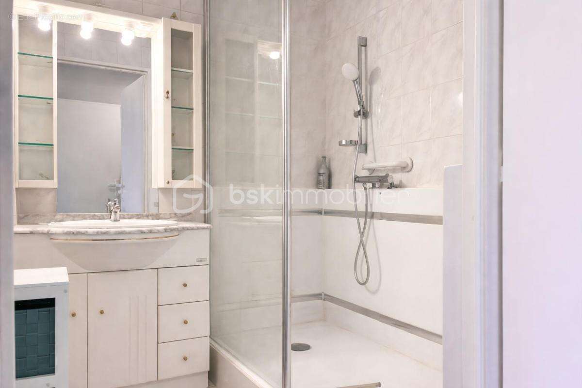 Appartement avec balcon - centre-ville - au calme - double box - photo 5