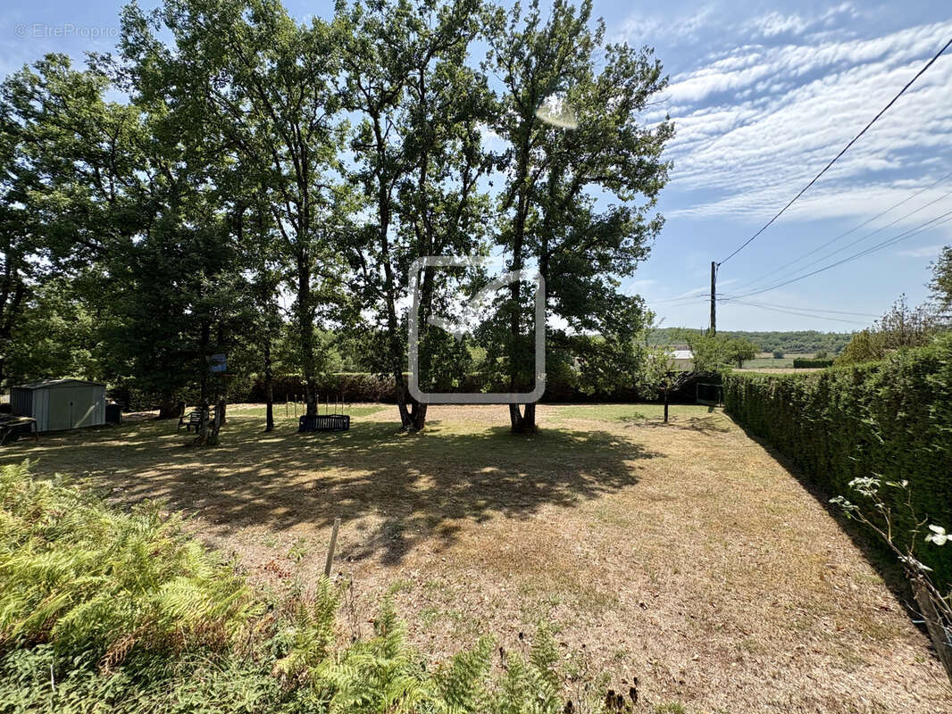 Maison au calme avec piscine et terrain arboré - photo 14