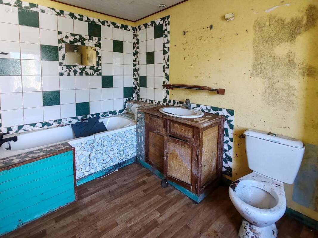 Maison 40 m² à Le Cloitre-Saint-Thegonnec  - photo 8