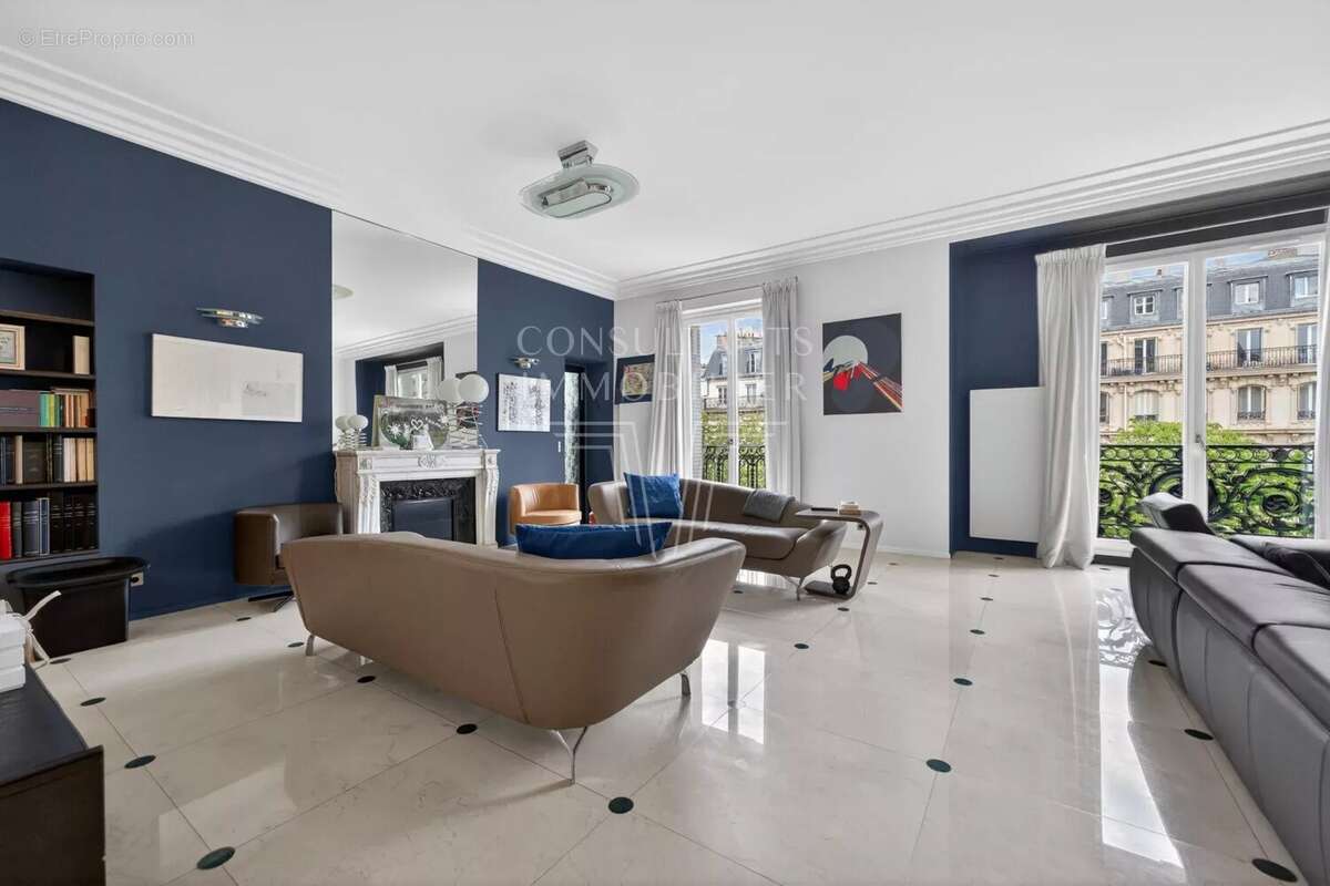 Appartement à PARIS-17E