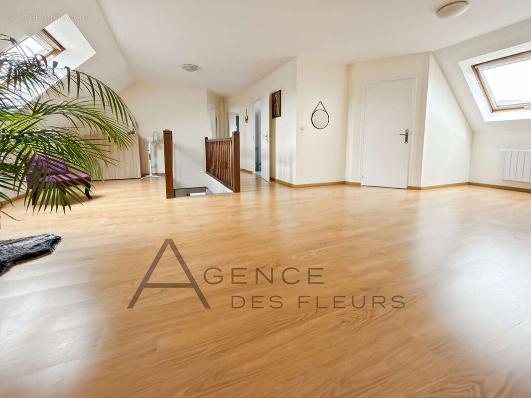 Maison Elbeuf 2237m2 - photo 13