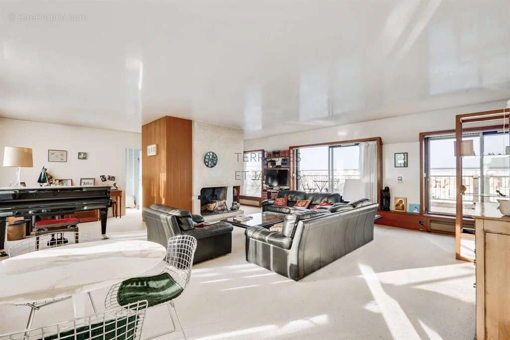 Appartement à PARIS-14E