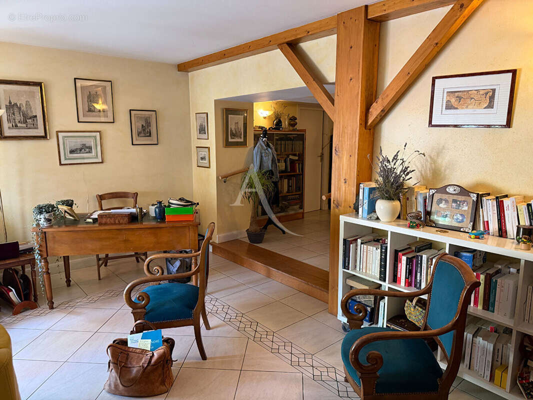 Saint Juery , Belle maison de 234 M² - photo 8