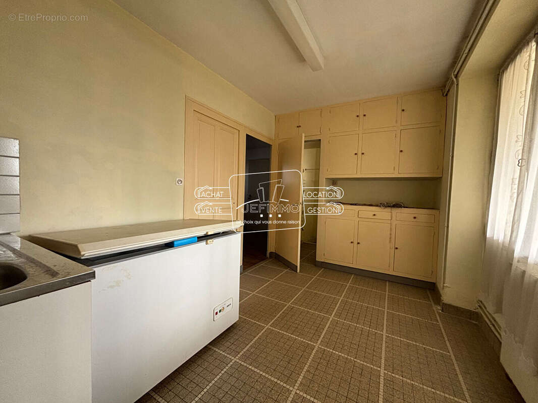 Maison à LA CHAPELLE-BASSE-MER