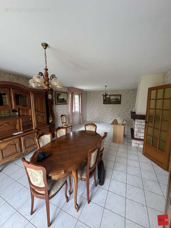 Maison à VILLAINES-LA-JUHEL