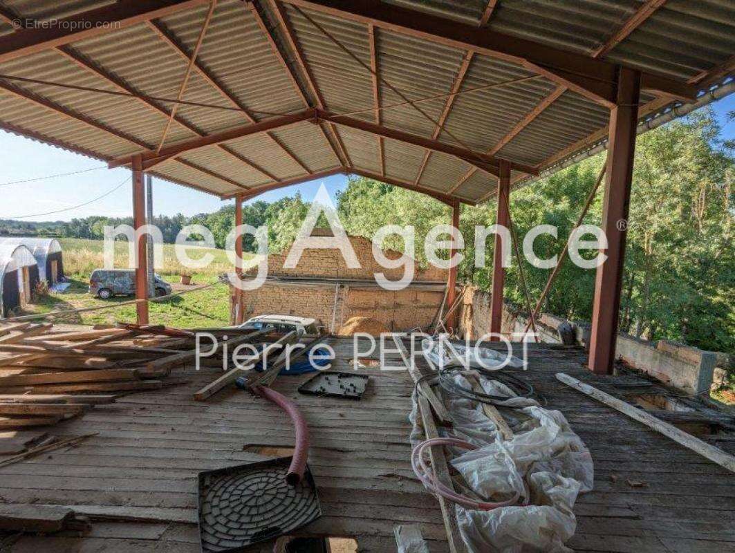 Fermette à rénover avec serres agricoles - photo 2