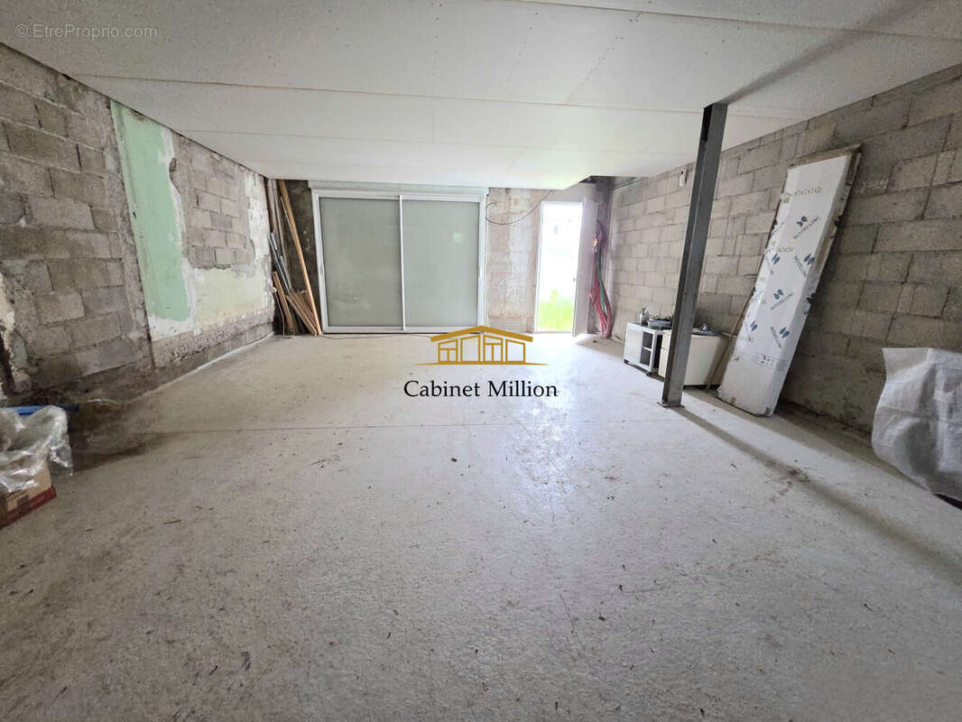 Maison à VIC-LA-GARDIOLE