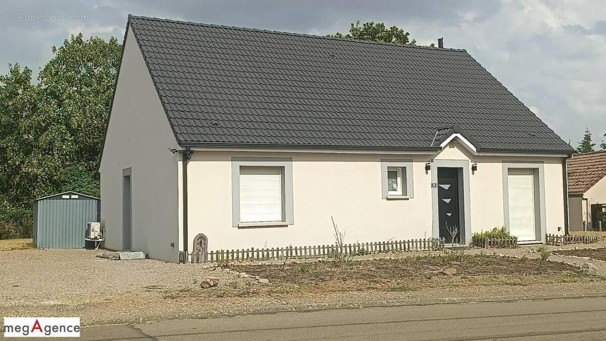 Maison à SERGINES