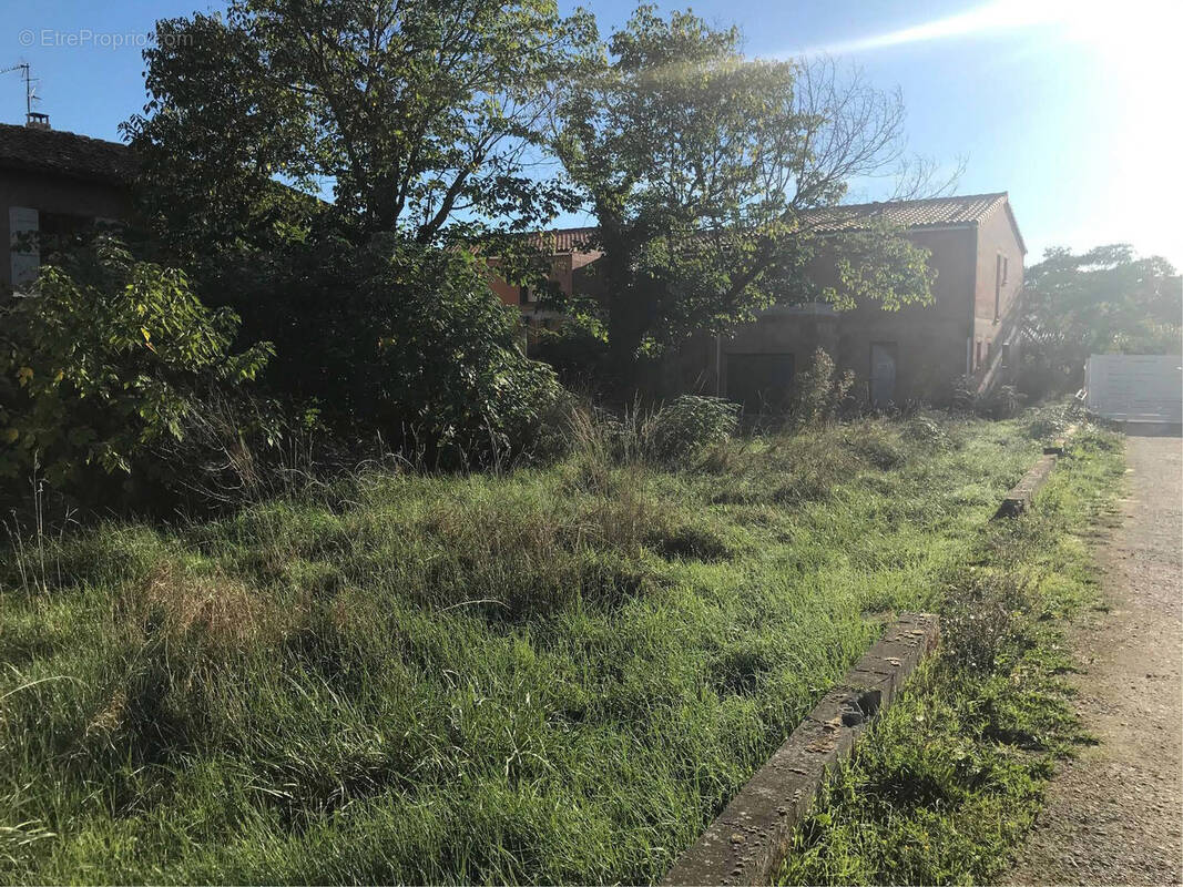 Terrain à CASTELNAU-D'ESTRETEFONDS