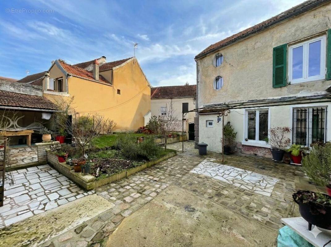 Maison à LIZY-SUR-OURCQ