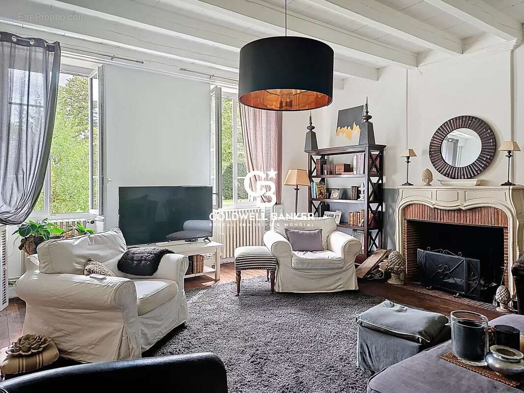 Maison à SAINT-JEAN-D'ANGELY