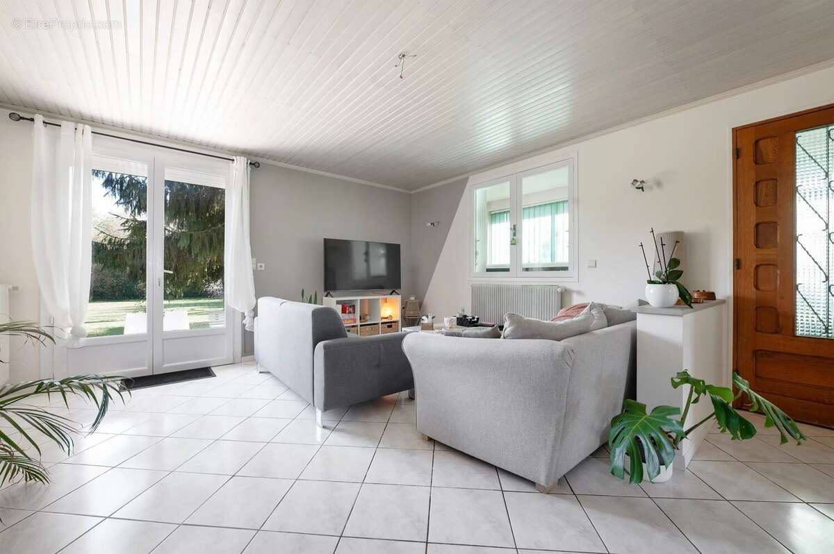  Maison 140 m² + T2 + T3 + Garage – Grand terrain 1 350m² – Saint-Paul-sur-Save - photo 14