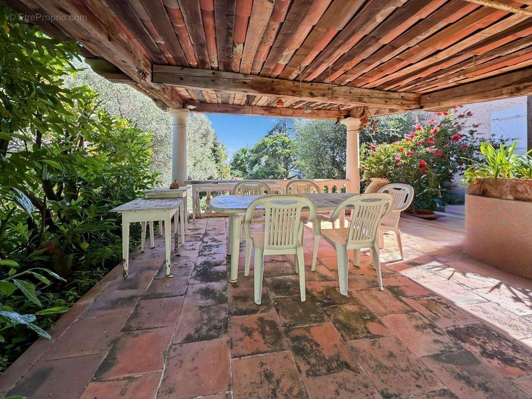 Nice gairaut – villa provençale avec vue mer, piscine, terrain de 2 000 m² et garage de 100 m² - photo 11