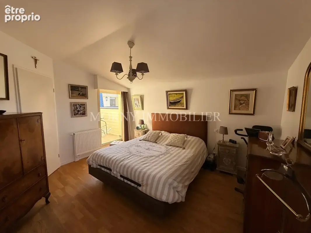 Appartement dernier étage avec deux terrasses - parking privatif et cave - photo 8