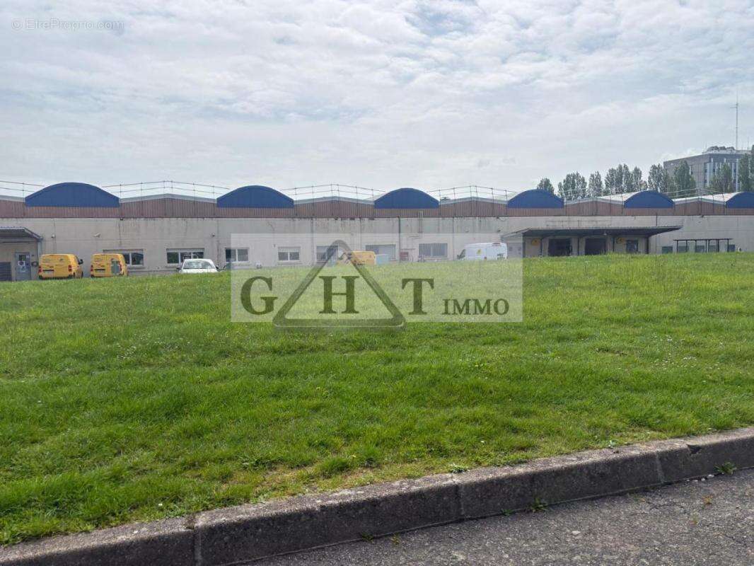 Entrepot 13 122 m² divisble a vendre a vaux le penil - photo 9