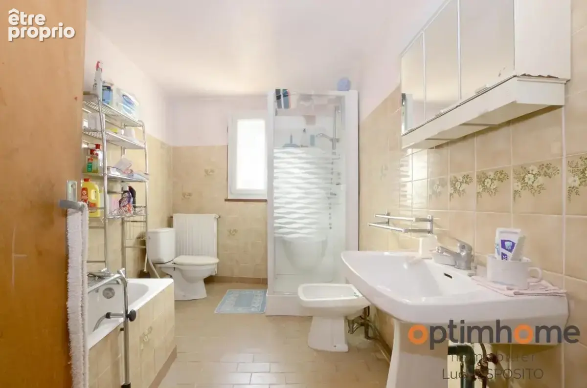  Maison en pierre à rénover avec terrain à bâtir – Nieuil (16)  - photo 8