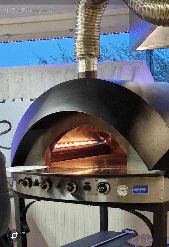 Photo 1 - Commerce à SAINT-GENIS-DES-FONTAINES