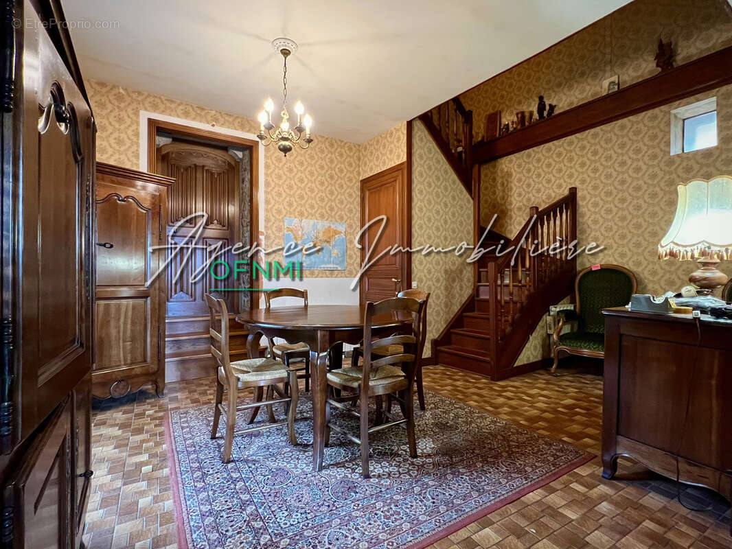 Maison à LA TOUR-EN-JAREZ
