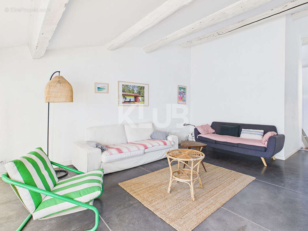 Appartement à MARSEILLE-6E