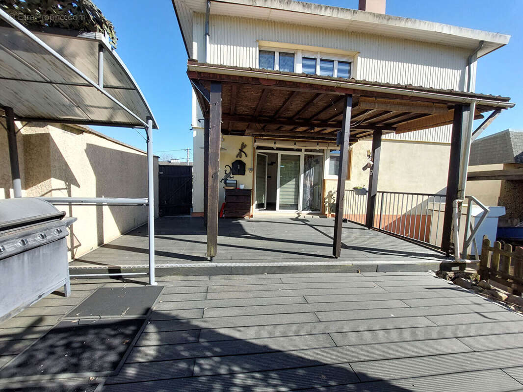 Maison à LORQUIN