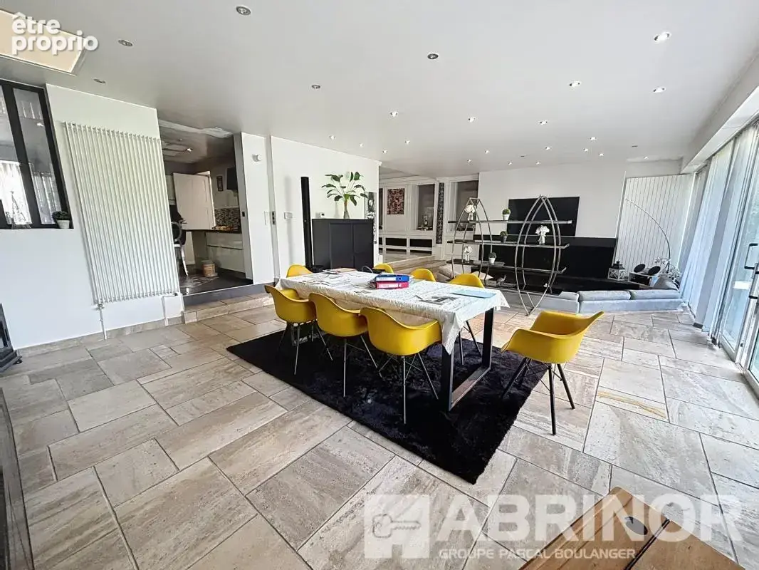 Maison de famille individuelle bâtie sur 1770m² - photo 3