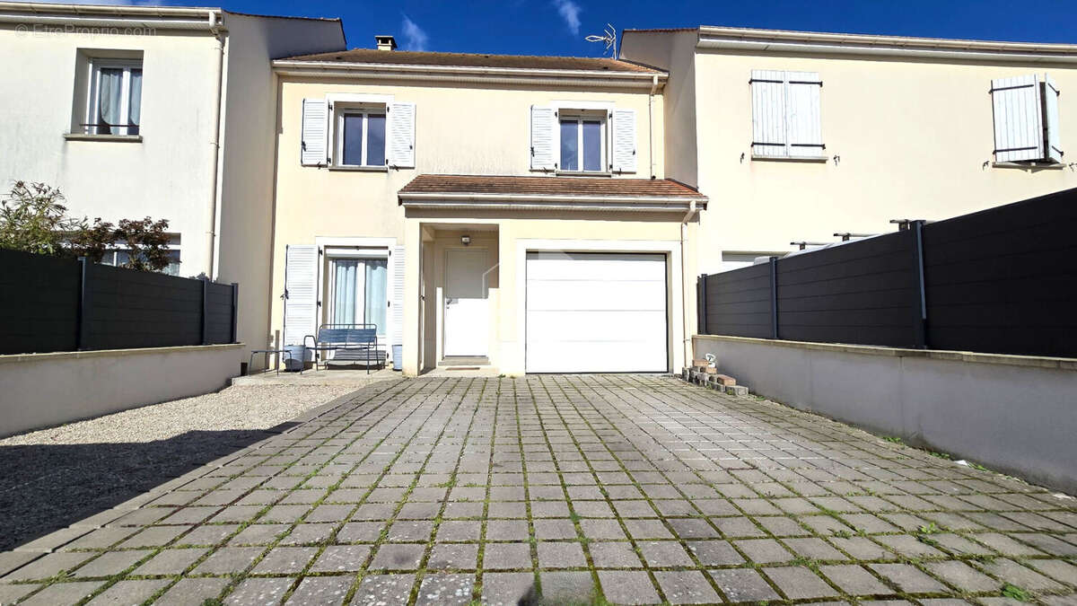 Maison à GUIGNES