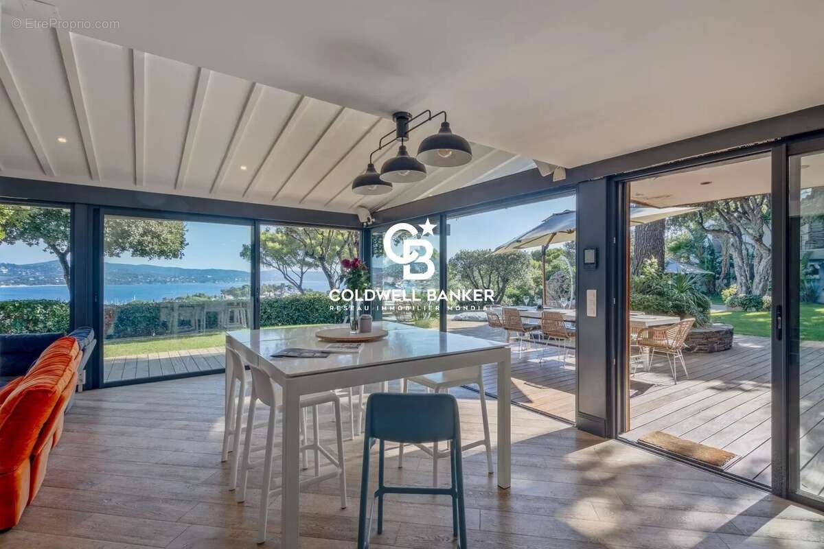 Élégante villa contemporaine avec vue mer à couper le souffle - photo 2