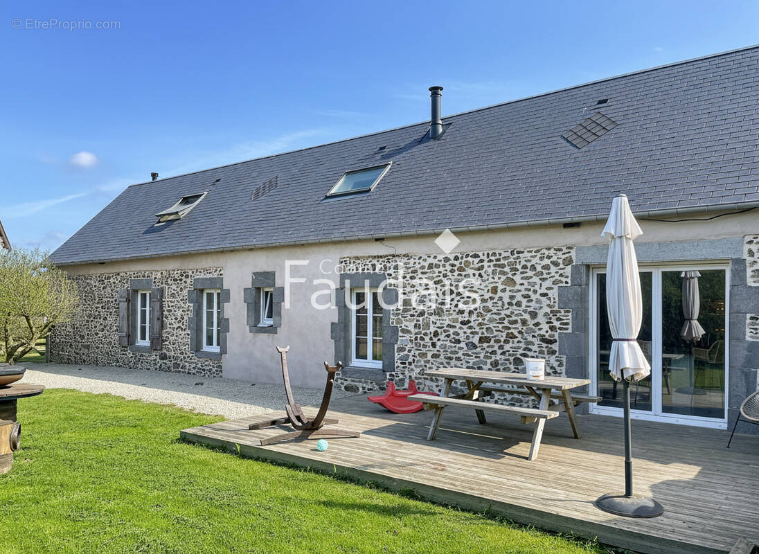 Maison à MONTSURVENT